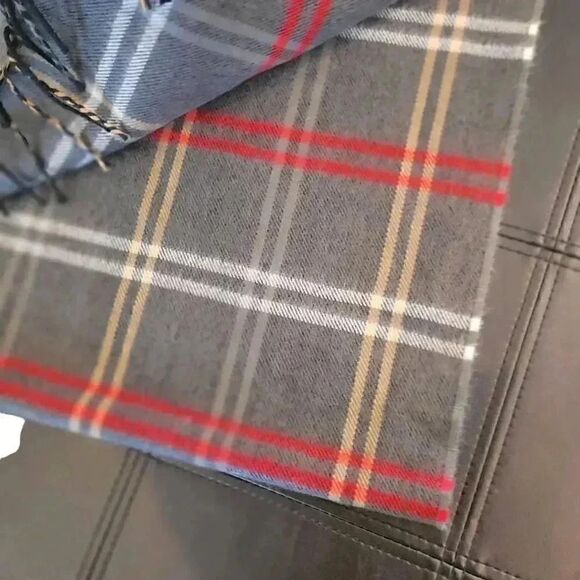 DNY Adult Softer than Cashmere Gray/Red Plaid w Fringe 12" x 66" EUC - Picture 3 of 7